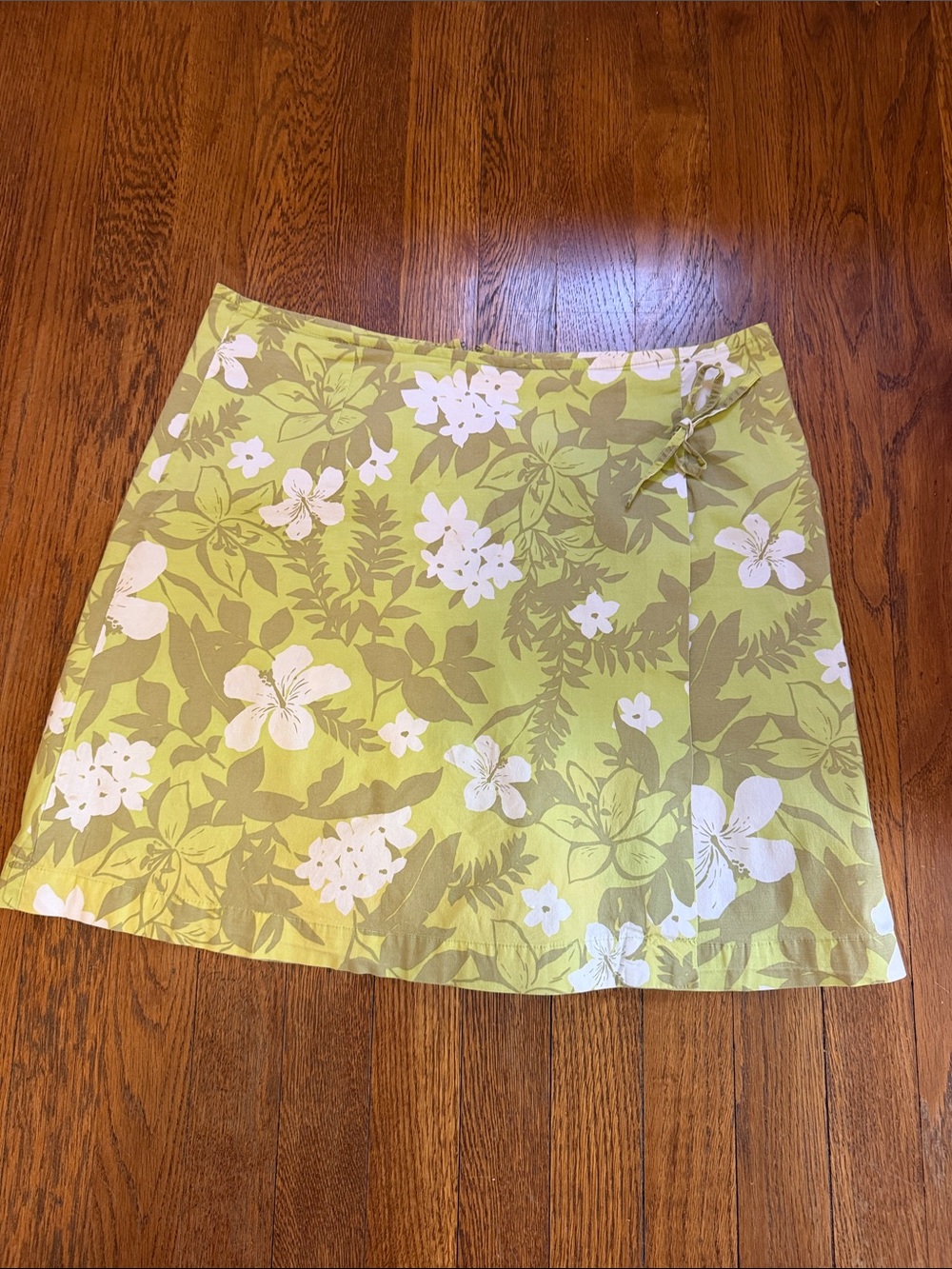 White Stag Lime Green and White Floral Mini Skort